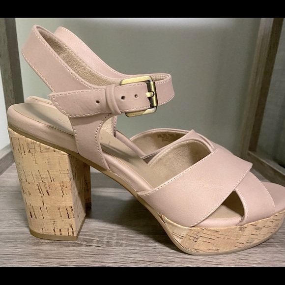 Naturalizer Heeled Sandals - Picture 4 of 6